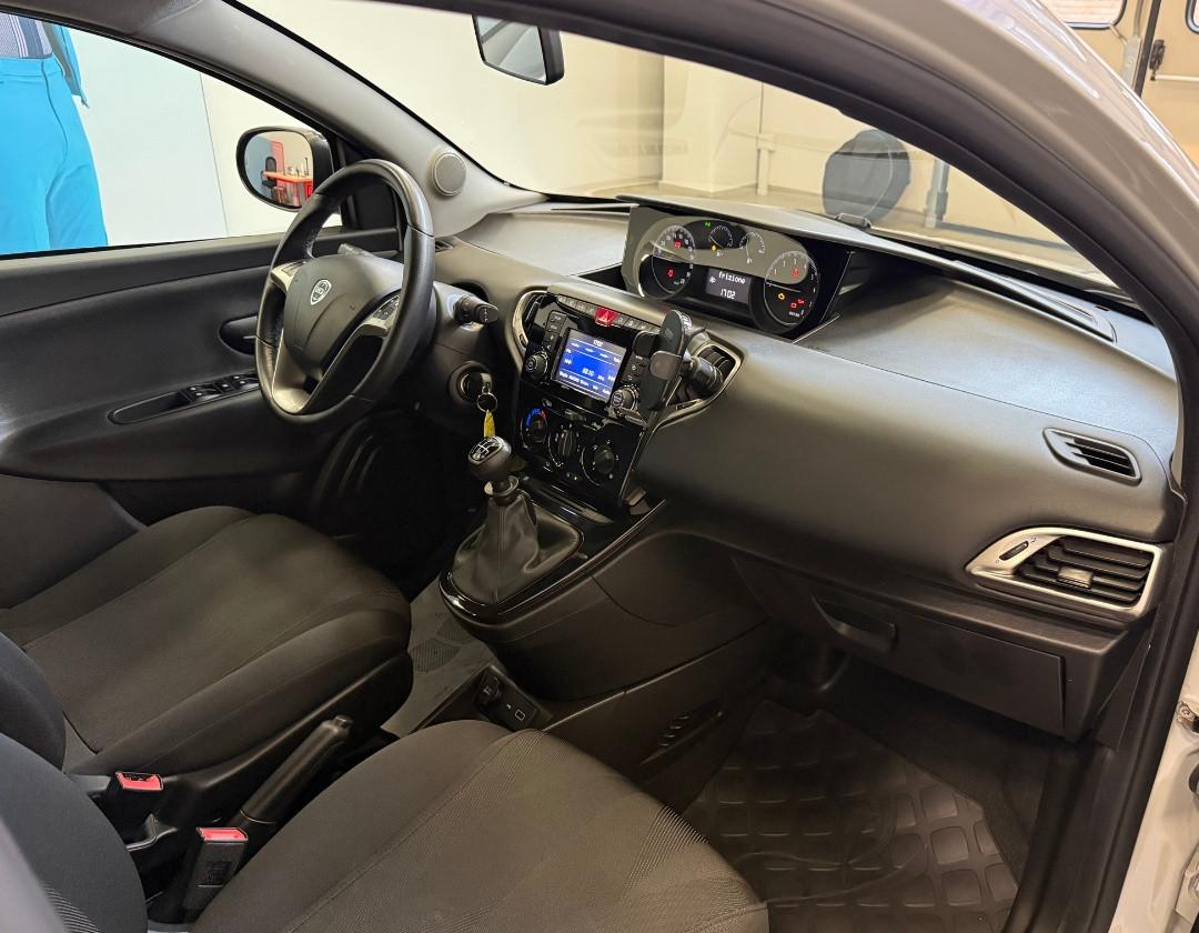 LANCIA Ypsilon 3ª serie - Ypsilon 1.0 FireFly 5 porte S&S Hybrid Ecochic Gold