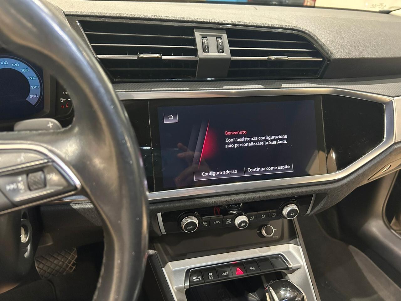 Audi Q3 45 TFSI e S tronic Business