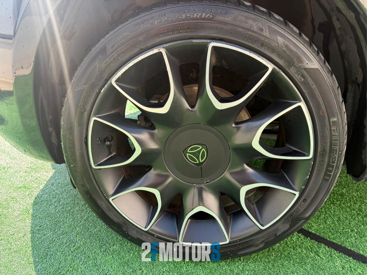 Lancia Ypsilon 1.2 69 CV 5 porte GPL Ecochic S Momodesign