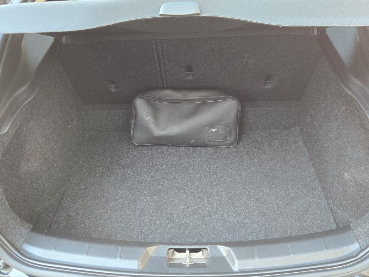 VOLVO V40 D2 MOMENTUM 2.0 DIESEL