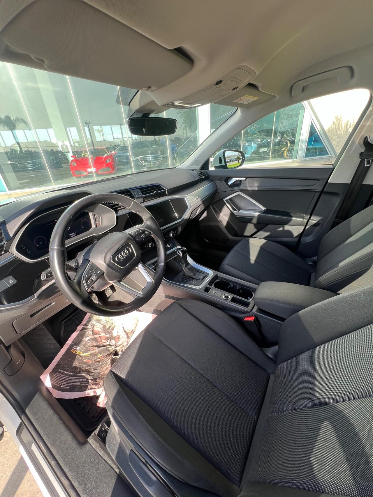 Audi Q3 35 TDI S tronic Business