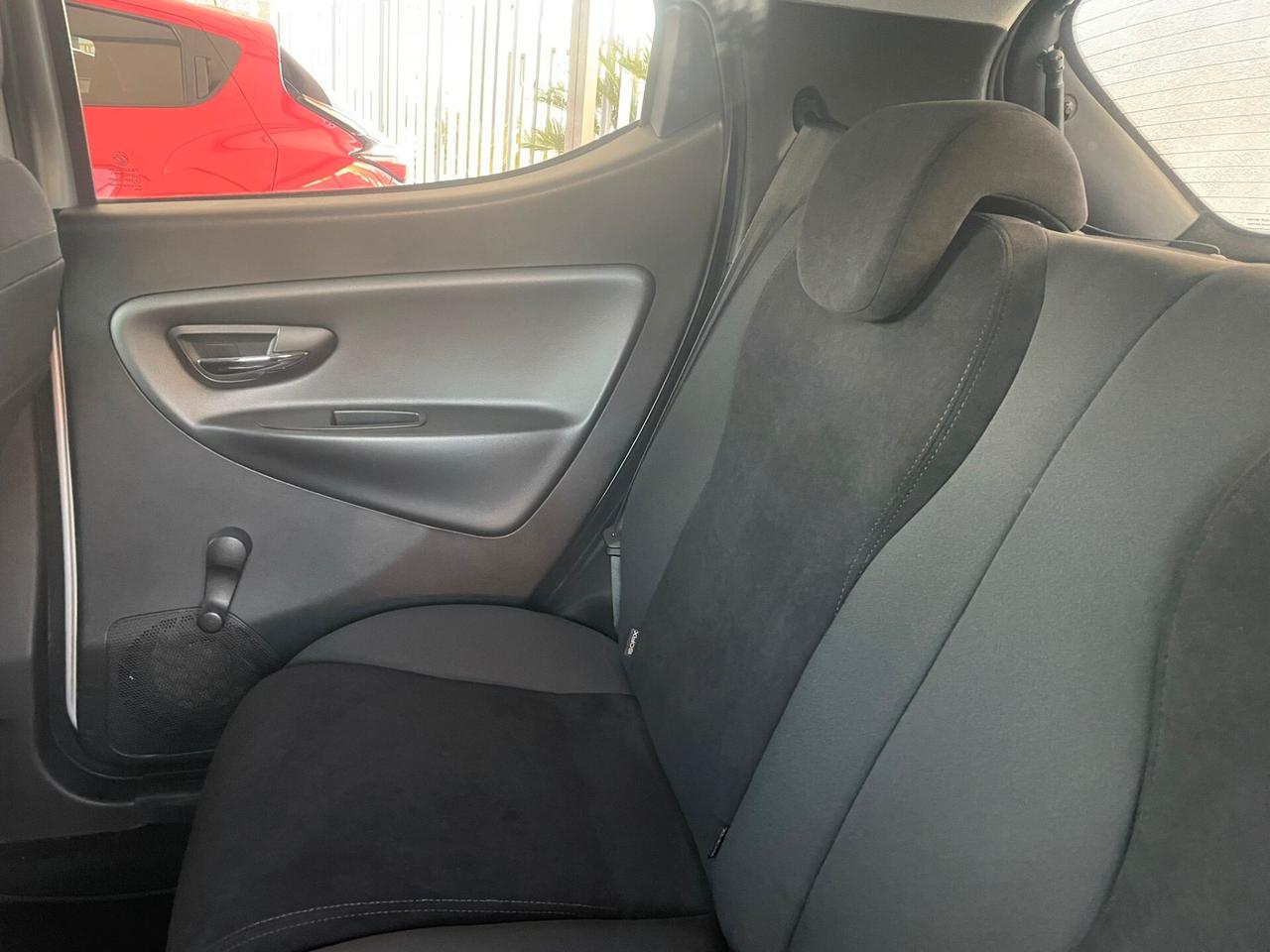 Lancia Ypsilon 0.9 TwinAir 85 CV 5 porte S&S Platinum