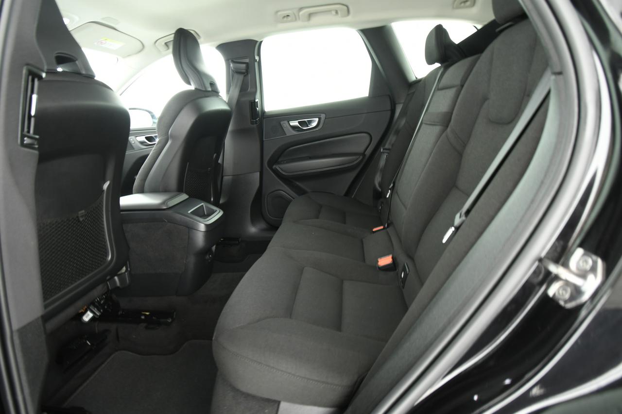 VOLVO XC60 2.0 b4 Momentum Pro awd auto CAMERA+C18"