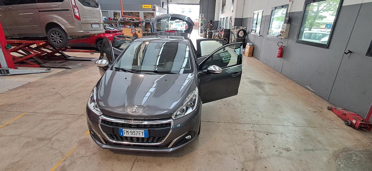 Peugeot 208 PureTech 1.2 km 0
