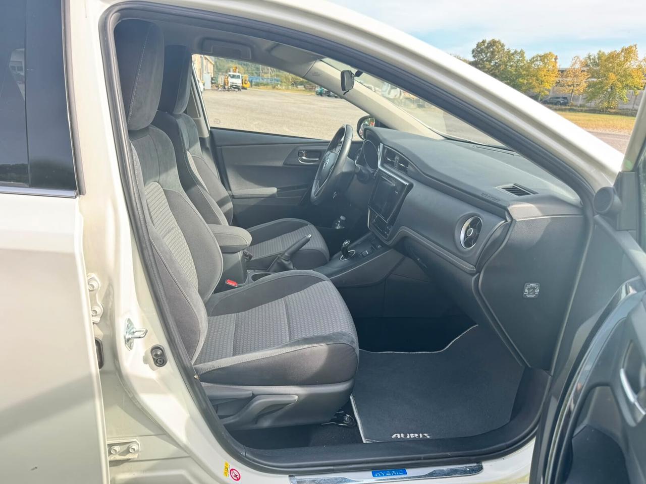 Toyota Auris 1.8 Hybrid Lounge