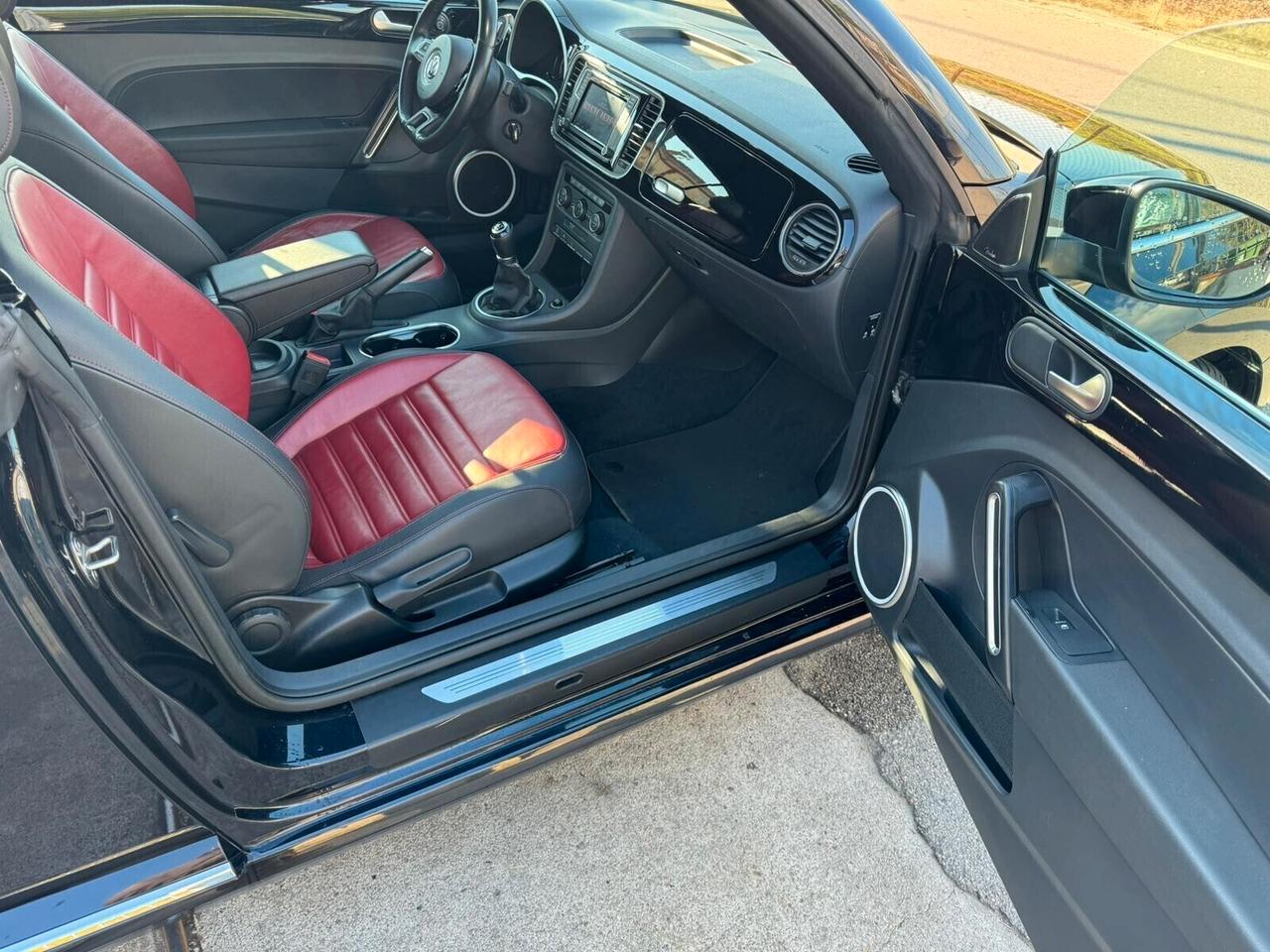 Volkswagen Maggiolino Cabrio Un Gioiello di Auto 2.000€ di Bonus Rottamazione!