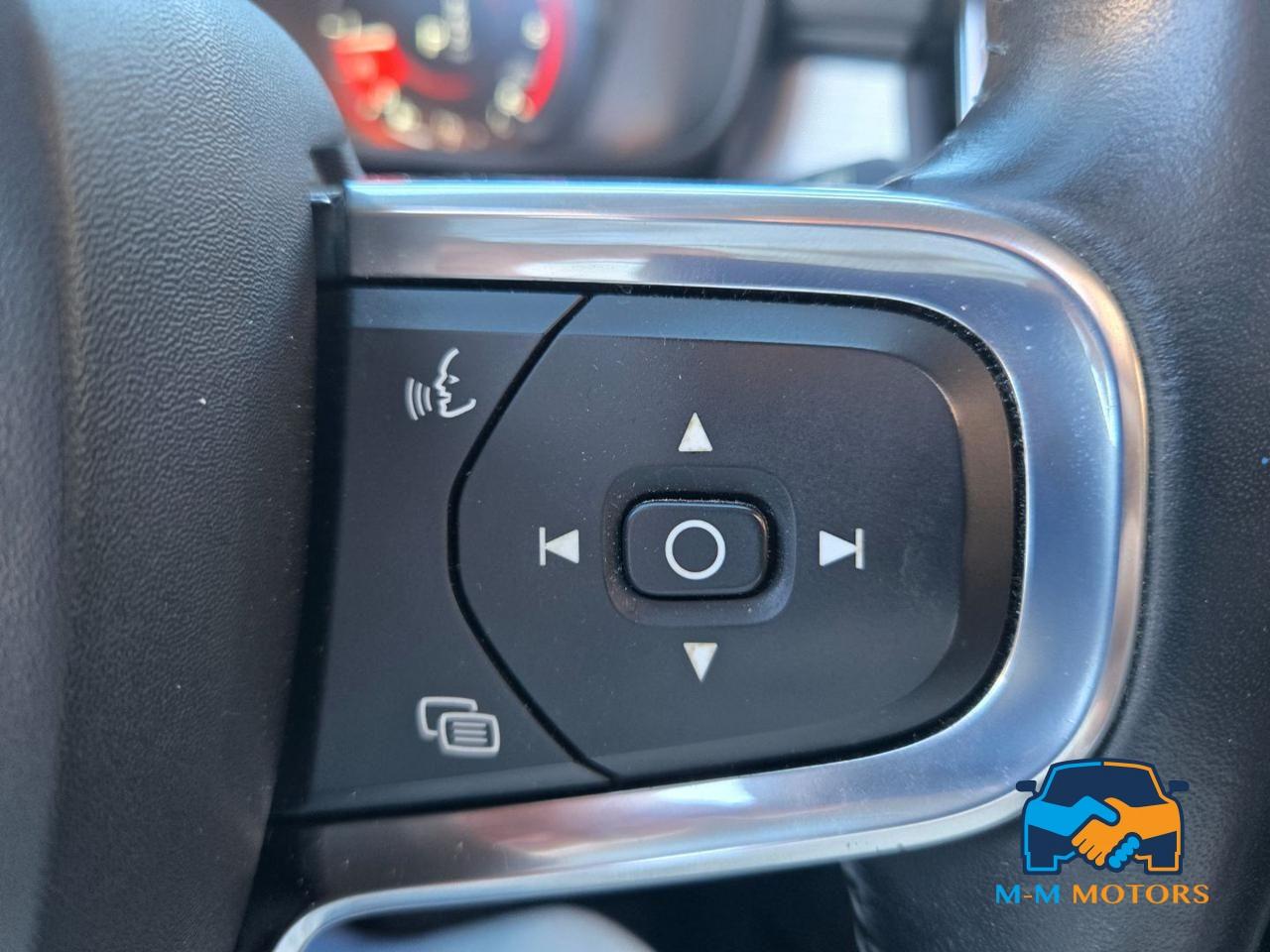 VOLVO XC40 D4 AWD Geartronic Momentum