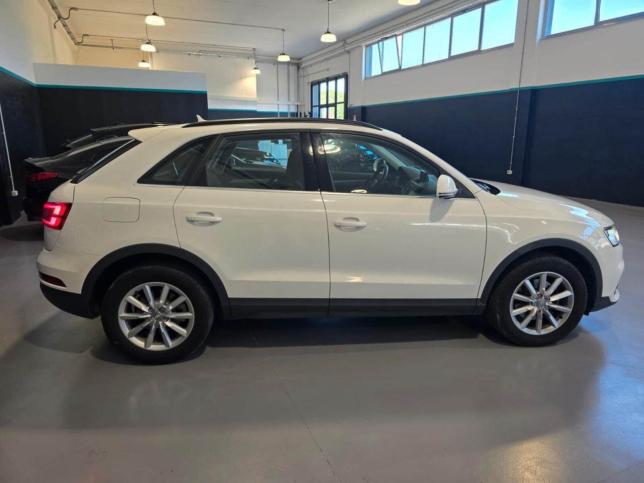 Audi Q3 2.0 TDI 120 CV Business