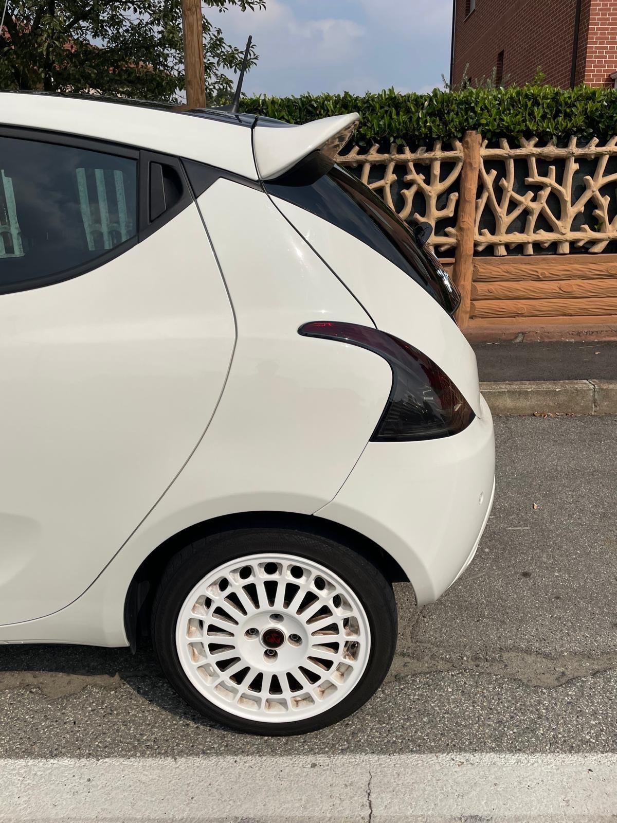 Lancia Ypsilon 1.0 FireFly 5 porte S&S Hybrid Ecochic Gold
