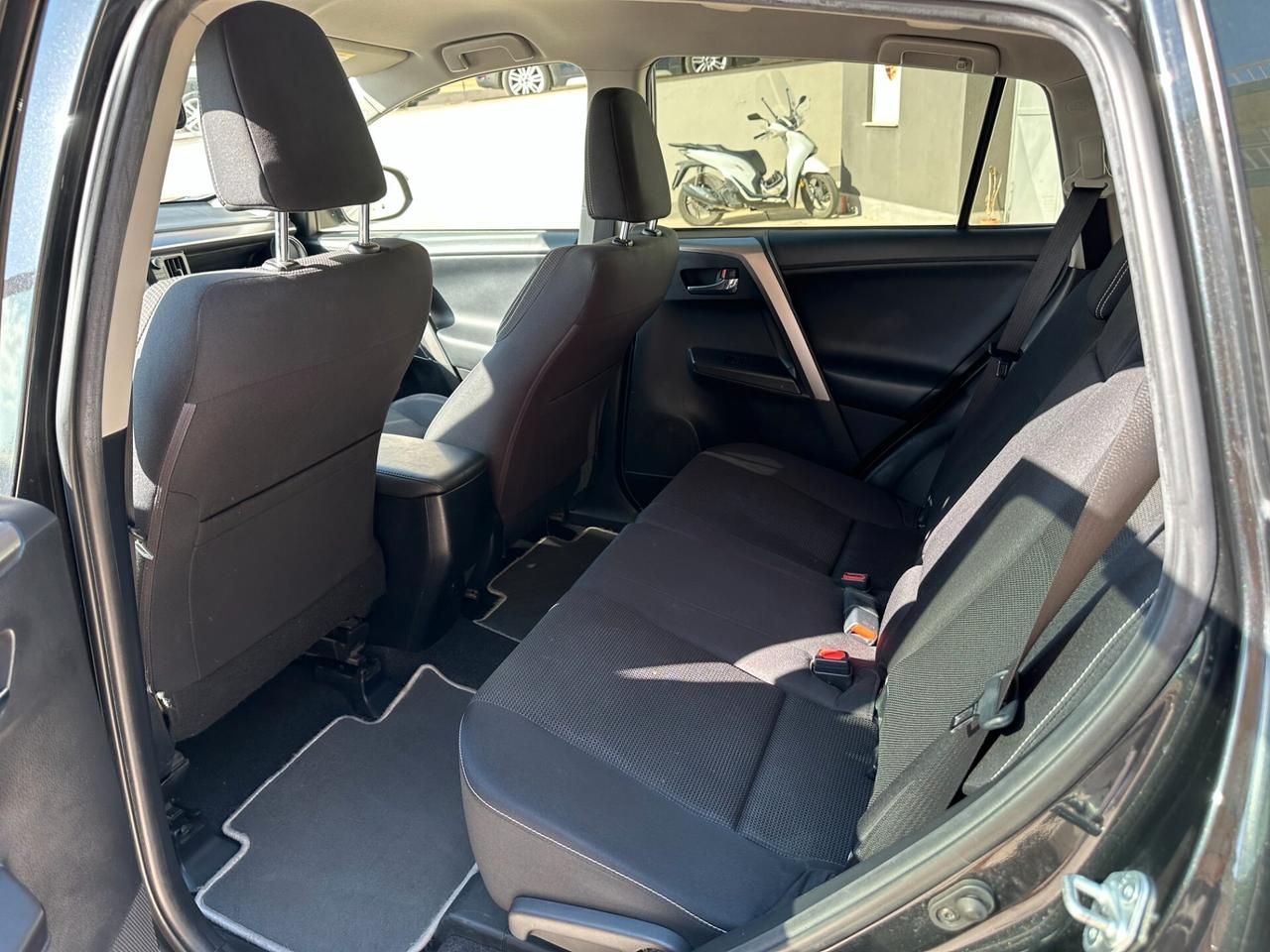 Toyota RAV 4 RAV4 2.0 D-4D 2WD Lounge