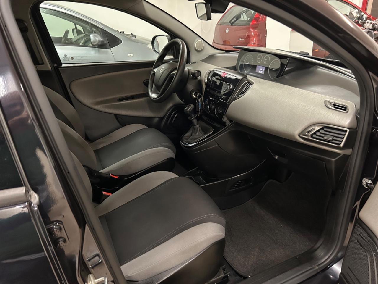 Lancia Ypsilon 1.2 69 CV 5 porte Silver