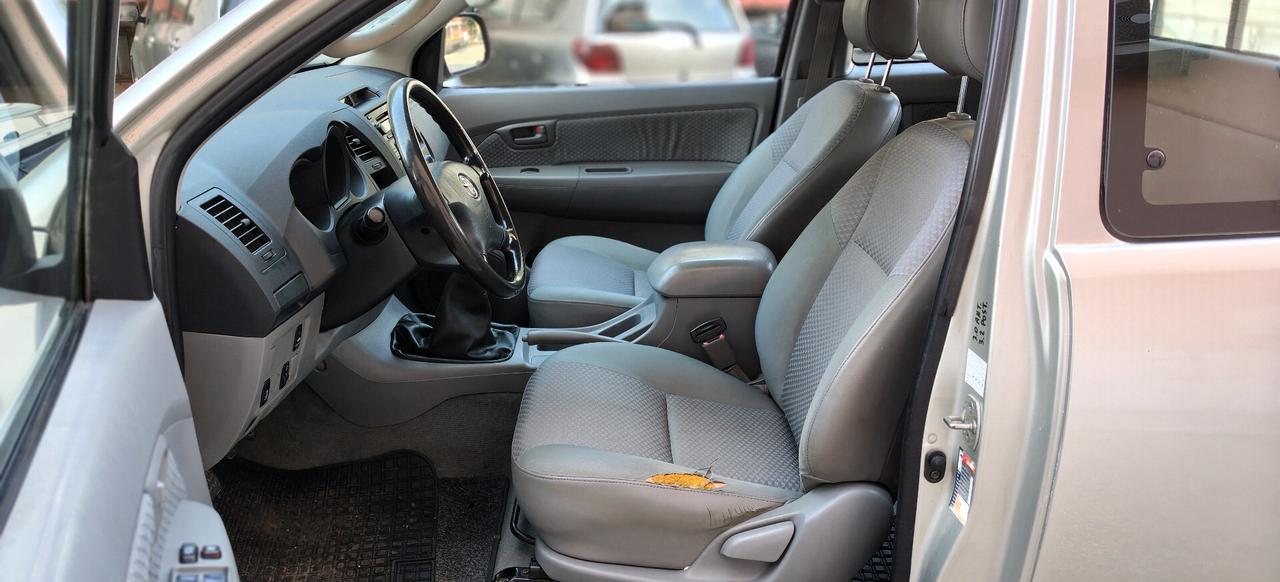 Toyota Hilux 2.5 D-4D 4WD Extra Cab PICK UP