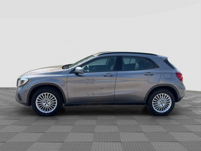 MERCEDES-BENZ CLA sse GLA GLA 200 d Automatic Business