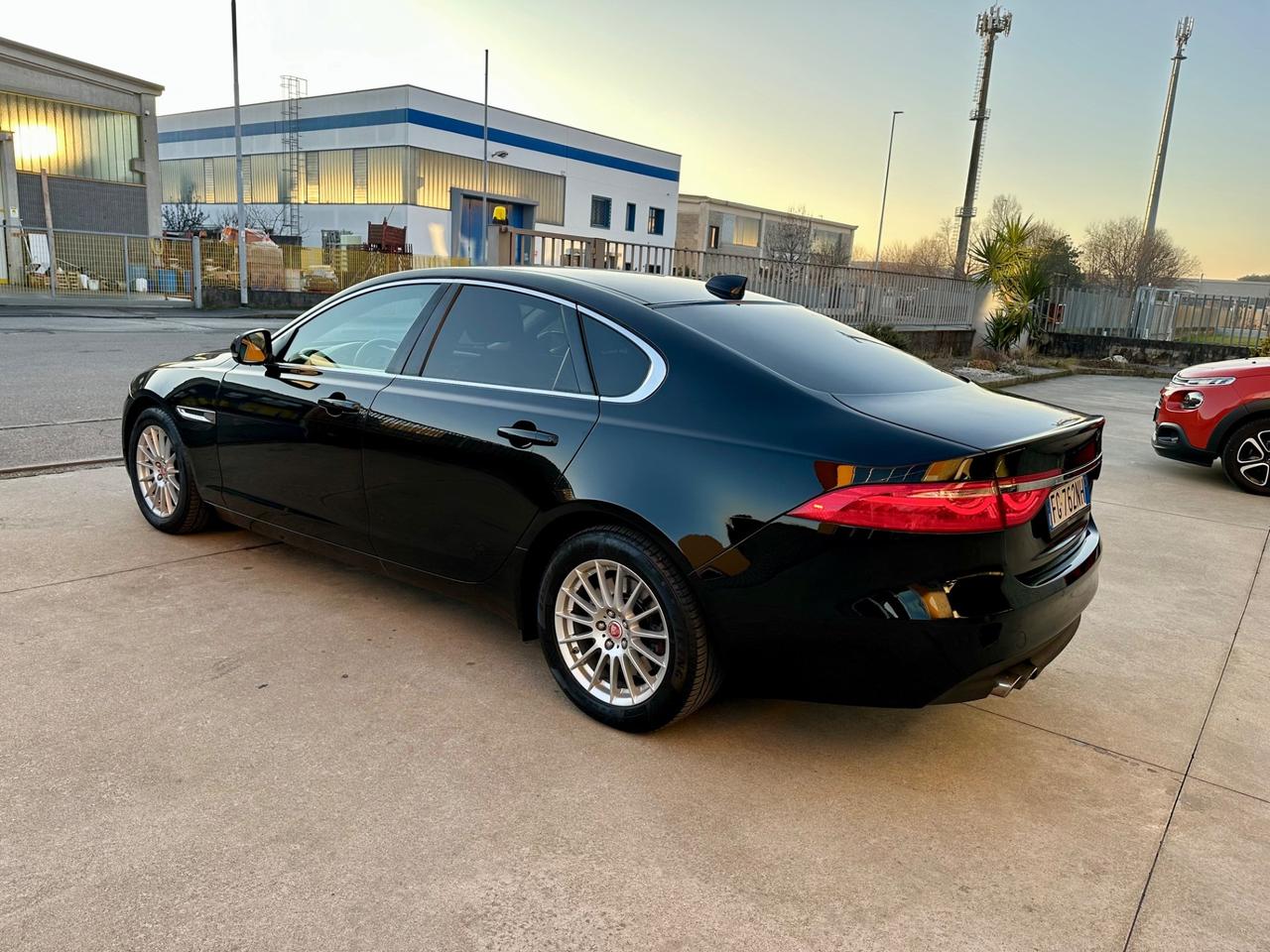 Jaguar XF 2.0 D 180 CV aut. Pure