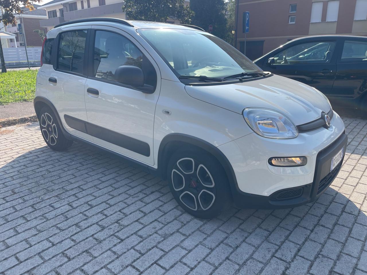 Fiat Panda 1.0 FireFly S&S Hybrid Sport NEOPATENTATI