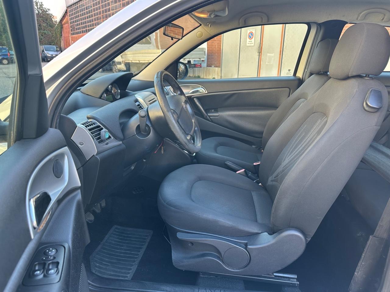 Lancia Ypsilon 1.2 69 CV pochi km clima