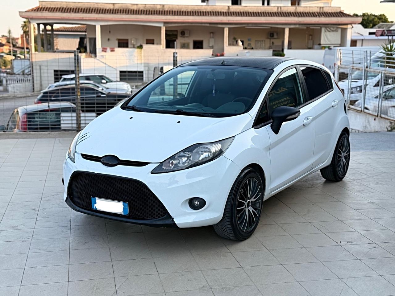 Ford Fiesta 1.4 TDCi 68CV 5 porte Titanium Garanzia 12 Mesi