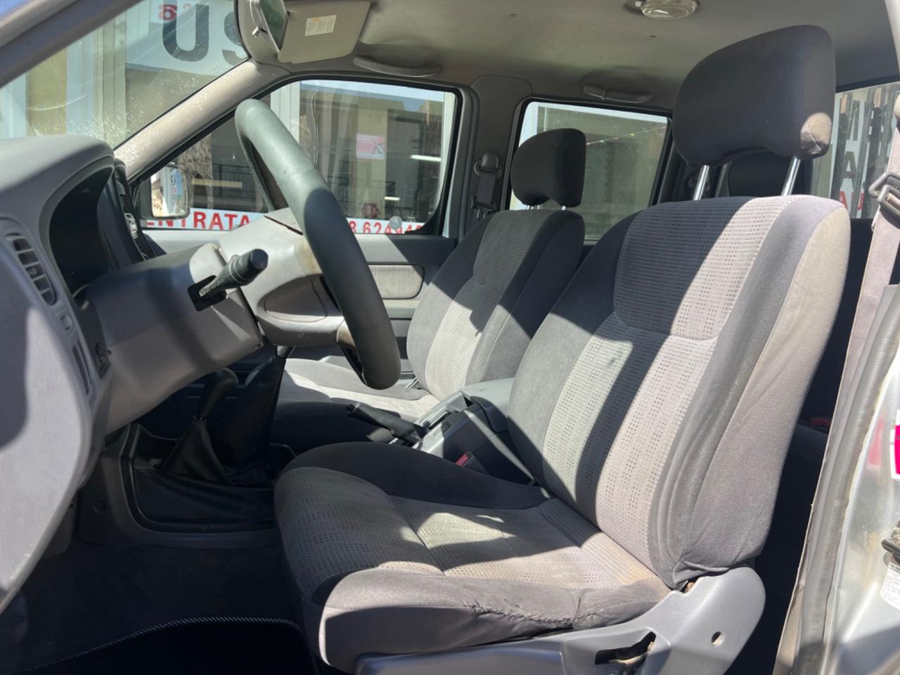 Nissan Navara 2.5 dCi 4 porte Double Cab LE