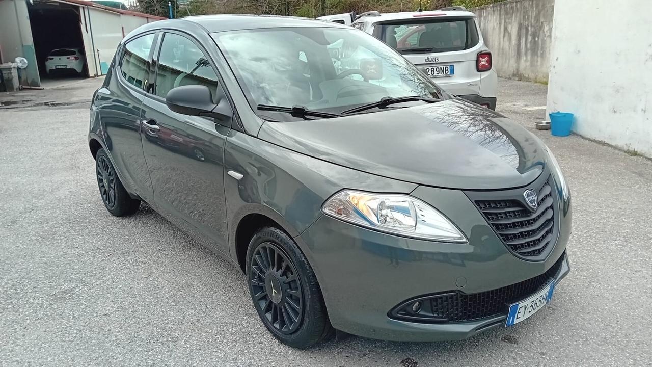 Lancia ypslon 1.2 gpl-full/opt-km 90000-2015