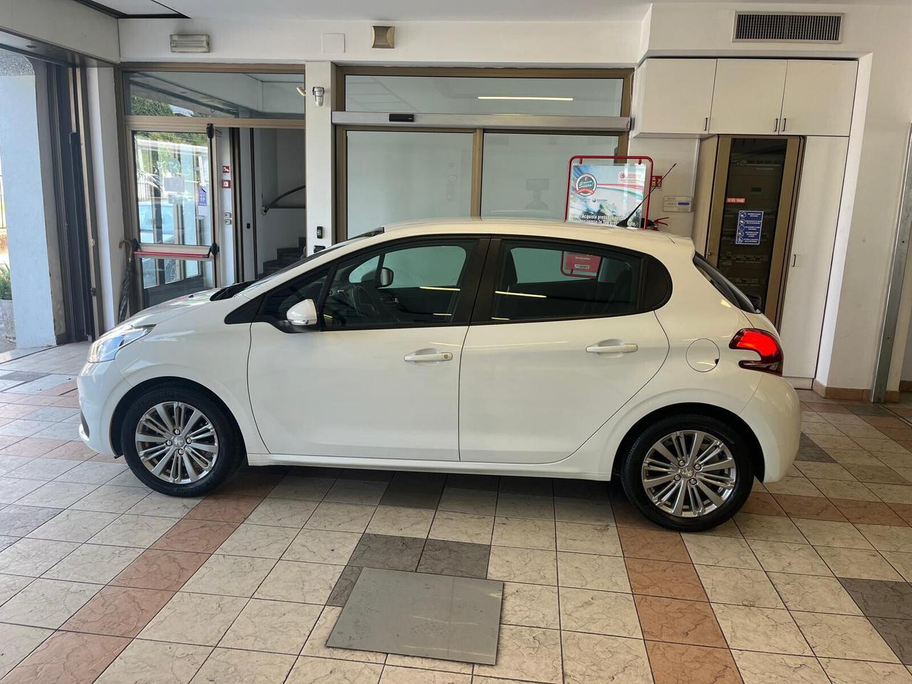 Peugeot 208 PureTech 82 5 porte Allure