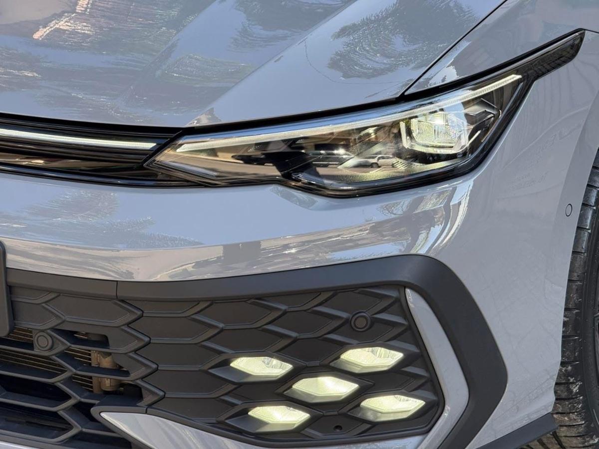 New Volkswagen Golf 8.5 GTI 2.0 TSI 265 CV