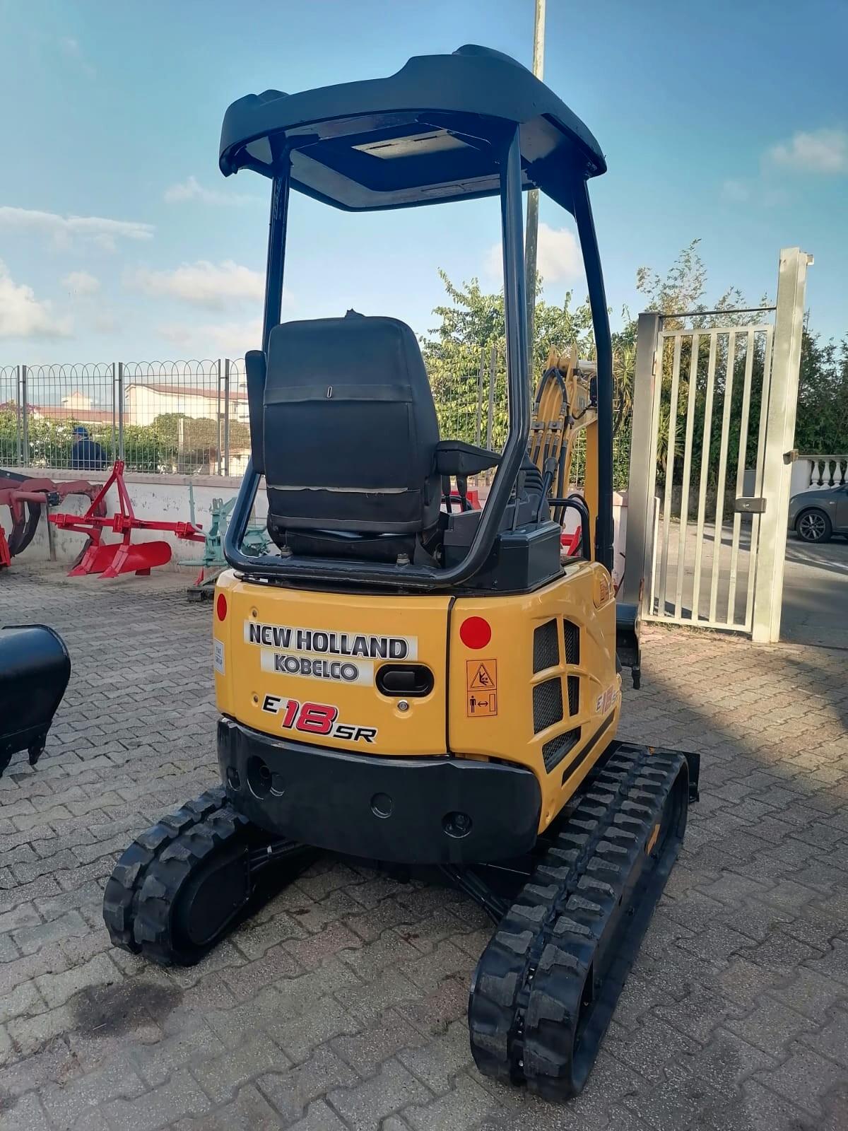 Escavatore Seminuovo New-Holland E18 SR (18 Quintali)