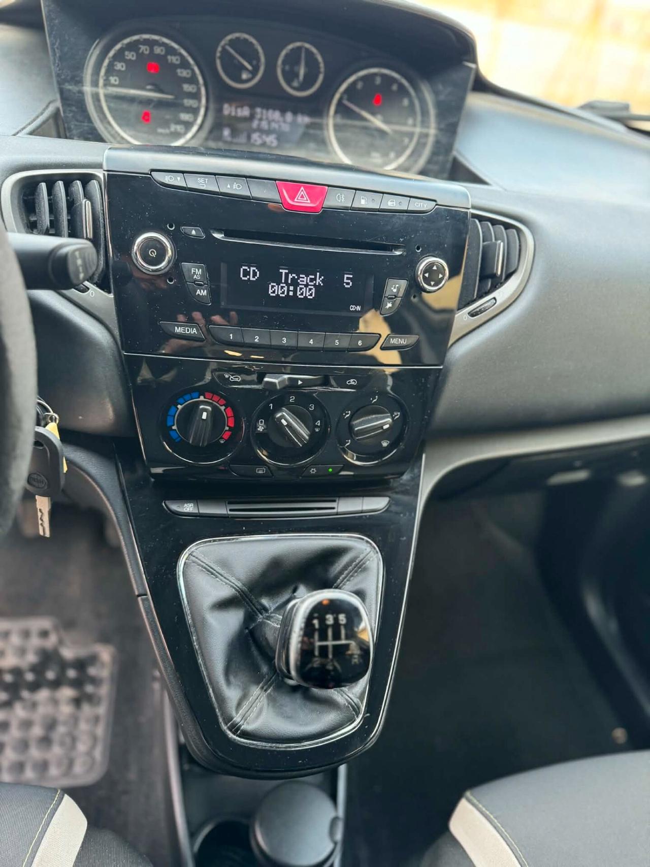 Lancia Ypsilon Anno 2014 0.9 Benz/Metano 85 CV 5 porte