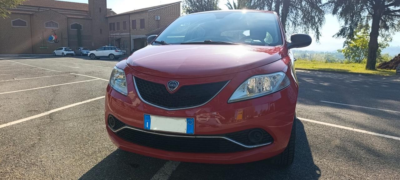 Lancia Ypsilon 1.2 5 porte Gold NEOPATENTATI