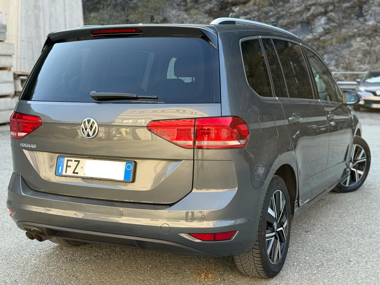 VOLKSWAGEN TOURAN 2.0 TDI 150cv DSG UN PROPRIETARIO