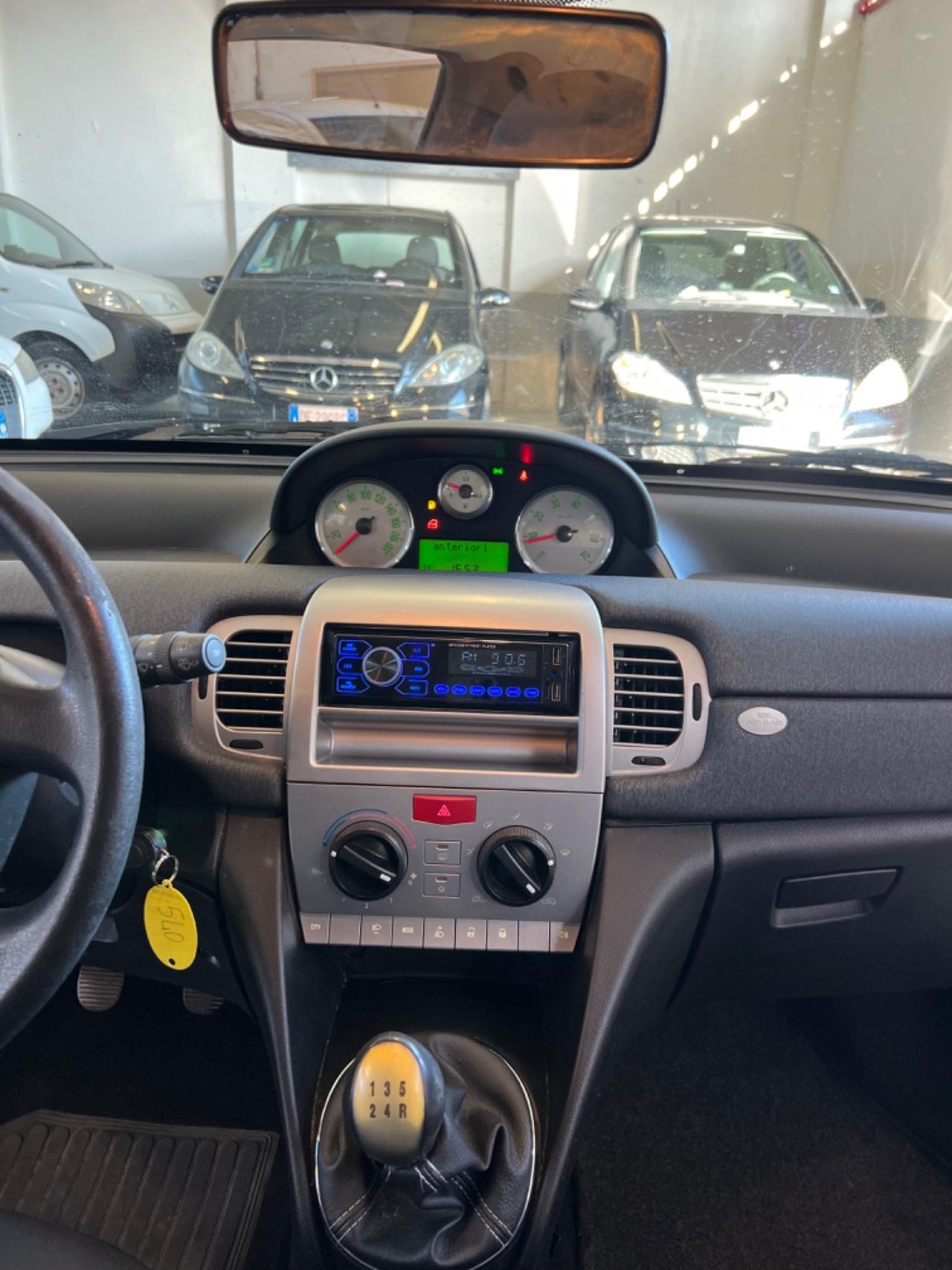 Lancia Ypsilon 1.3 MJT 75 CV Diva
