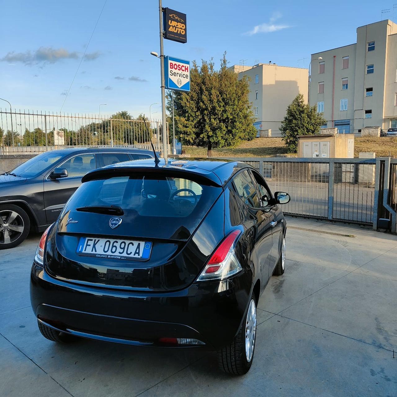 Lancia Ypsilon 1.2 69 CV 5 porte GPL Ecochic Silver