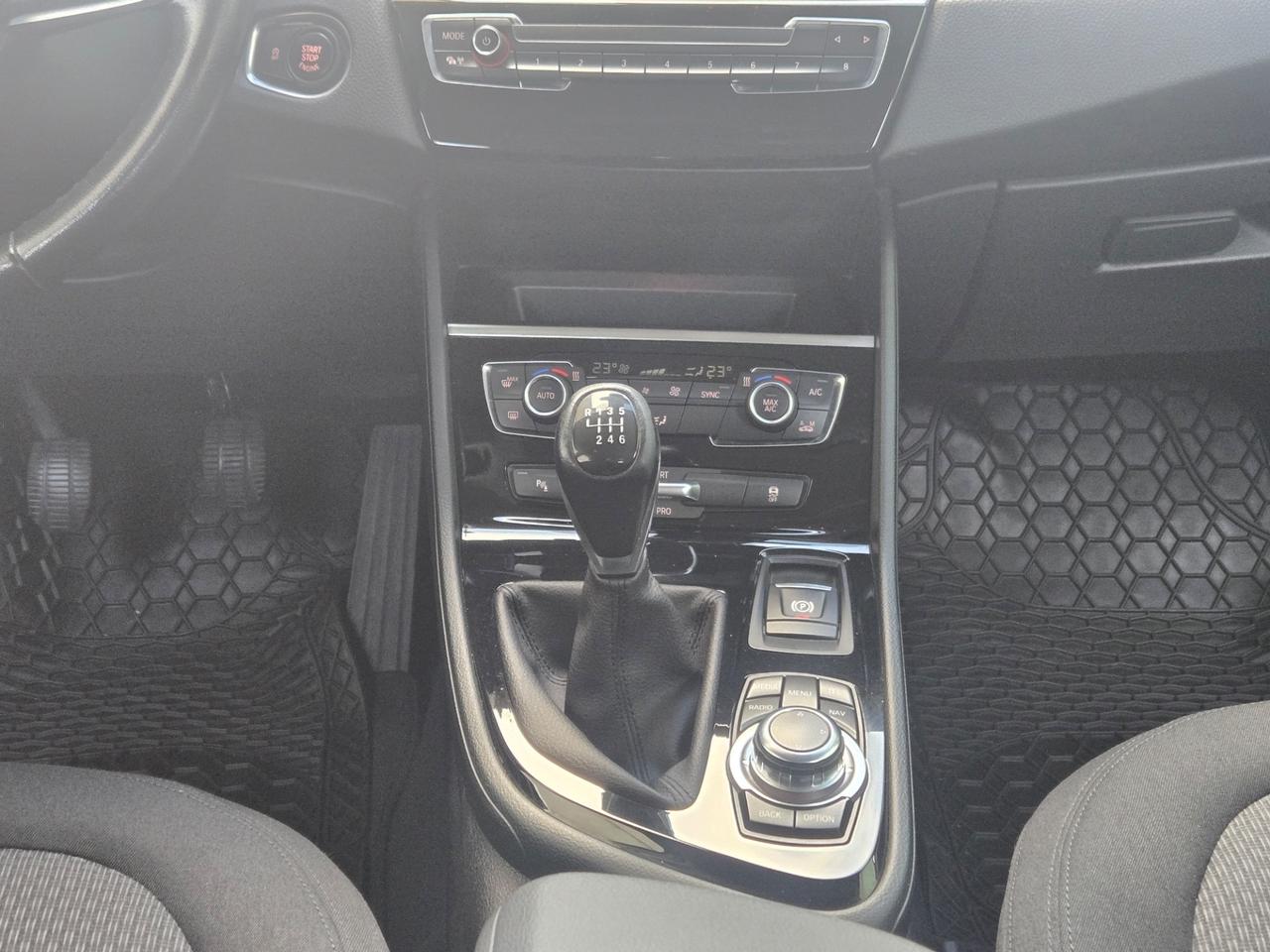 BMW 220i Active Tourer Advantage