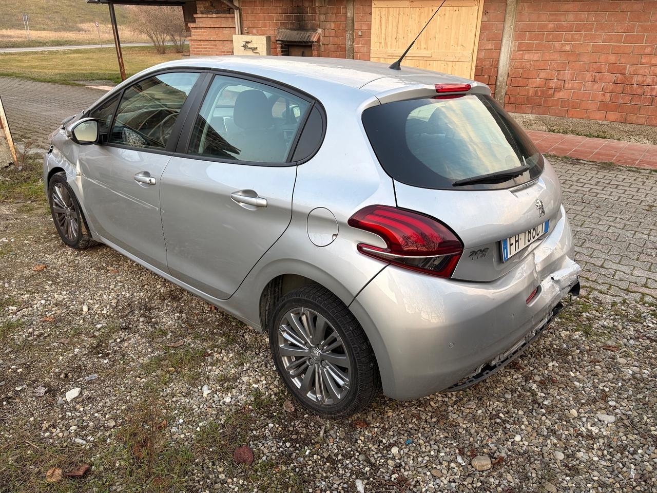 Peugeot 208 GPL Allure 2017 INCIDENTATA