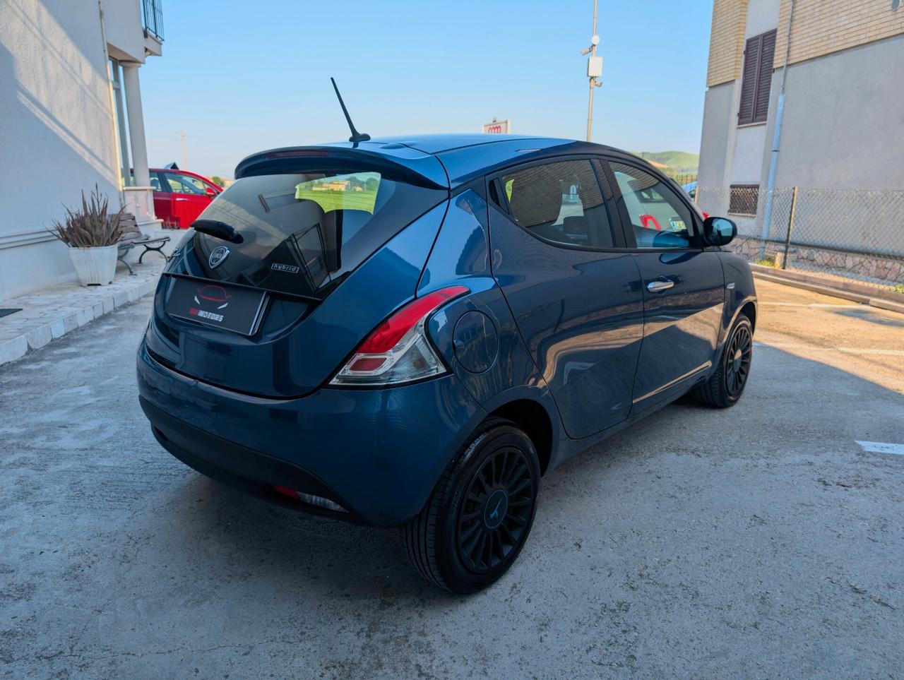 Lancia Ypsilon 1.0 FireFly S&S Hybrid 2022