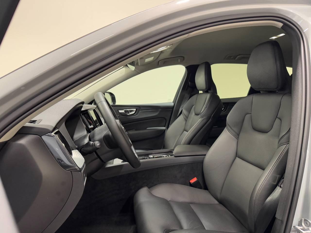 VOLVO XC60 B4 PLUS DARK AUTO