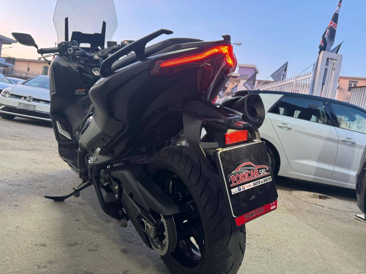YAMAHA T-MAX 560 TECH MAX DARK MAGMA 2024