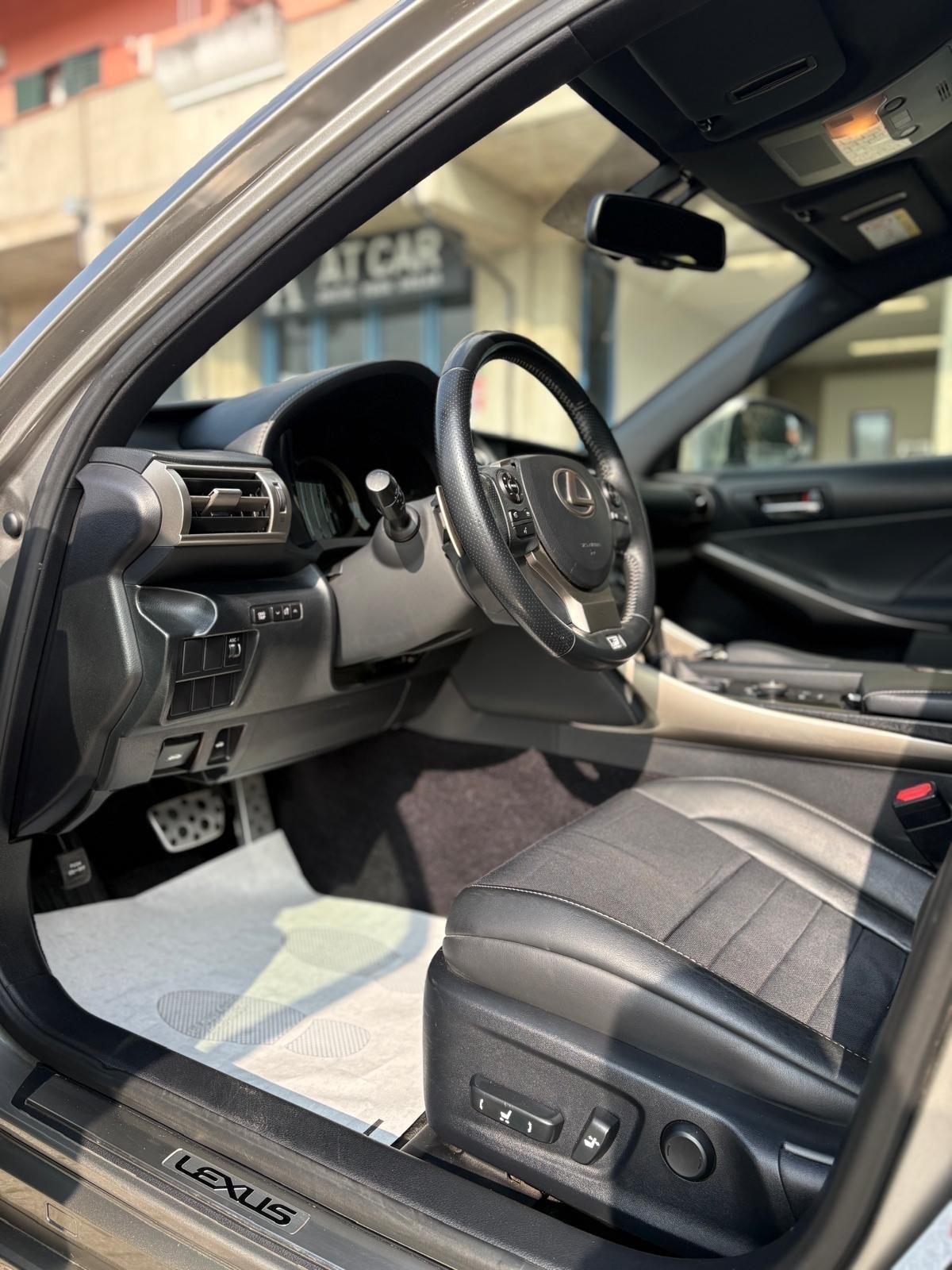 Lexus IS Hybrid FSport