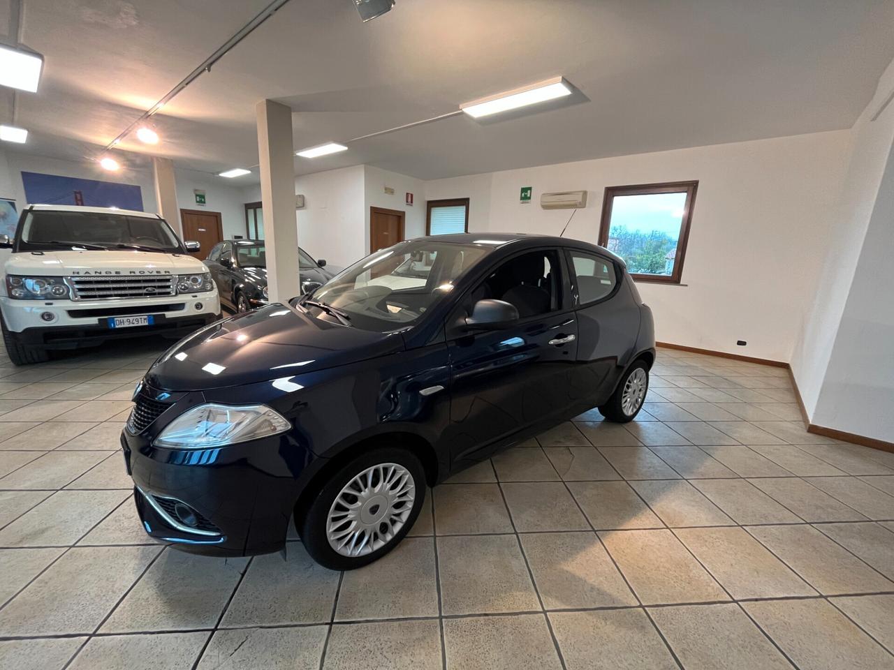 Lancia Ypsilon 1.2 69 CV 5 porte Silver 5 POSTI