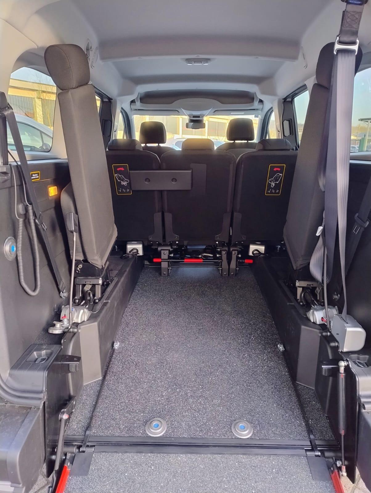 TRASPORTO DISABILI USO TAXI SERVIZIO SOCIO SANITARIO