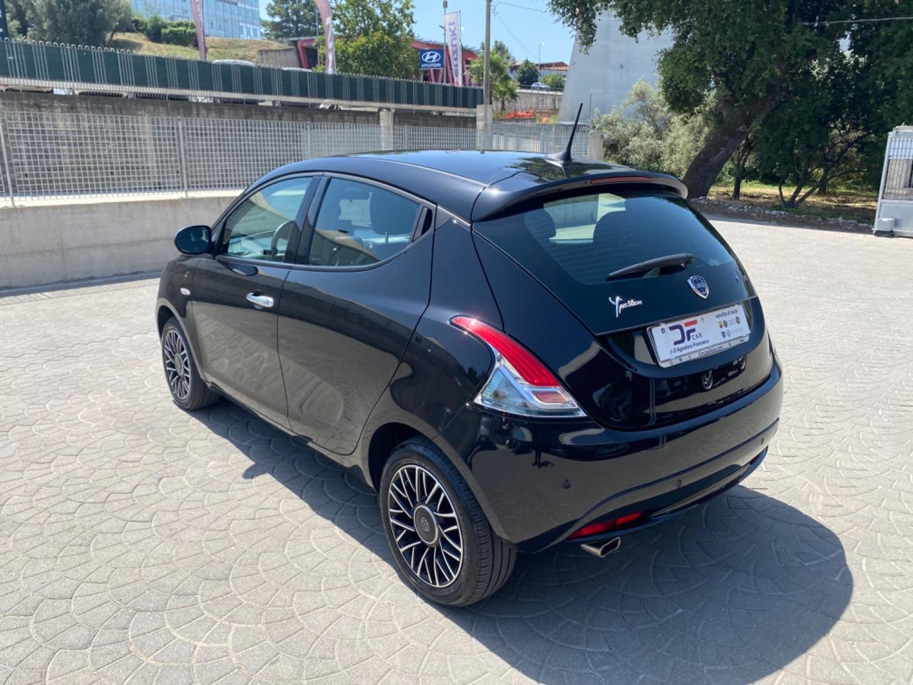 Lancia Ypsilon 1.0 FireFly 5 porte S&S Hybrid Alberta Ferretti