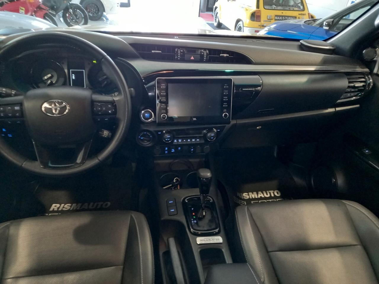 Toyota Hilux 2.8 D A/T 4WD 4 porte Double Cab Invincible