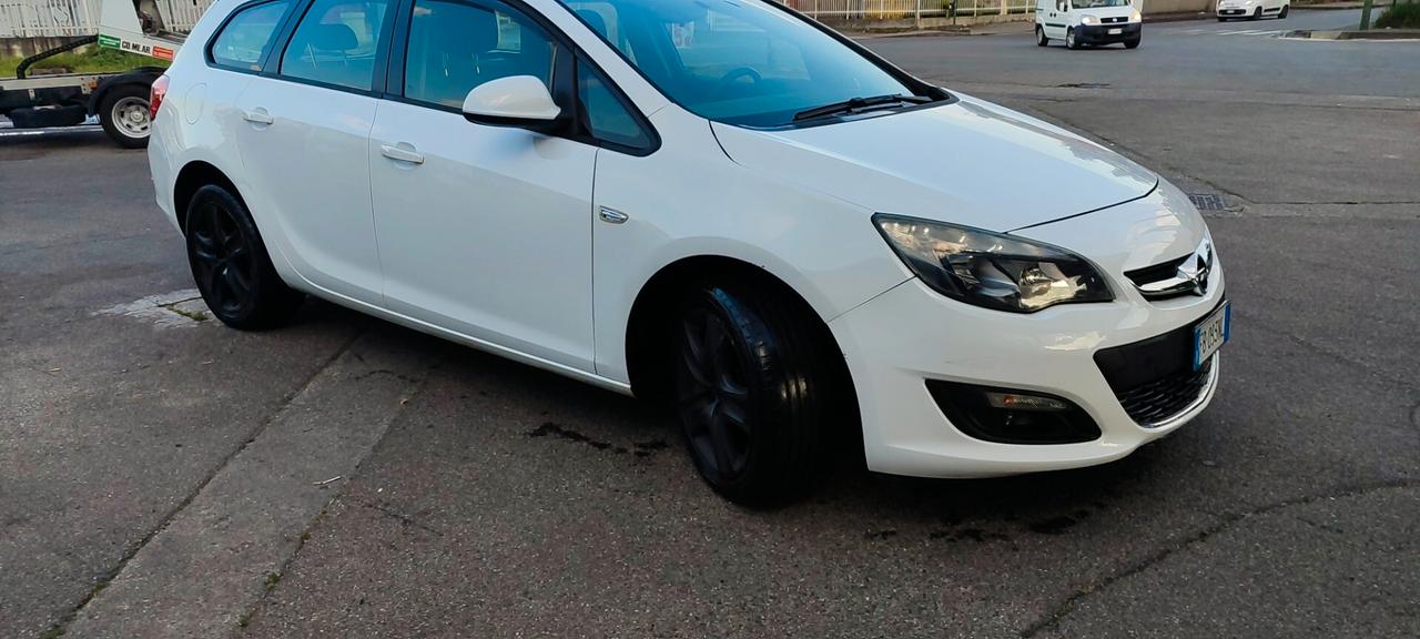 Opel Astra 1.4 Turbo 140CV Sports Tourer GPL