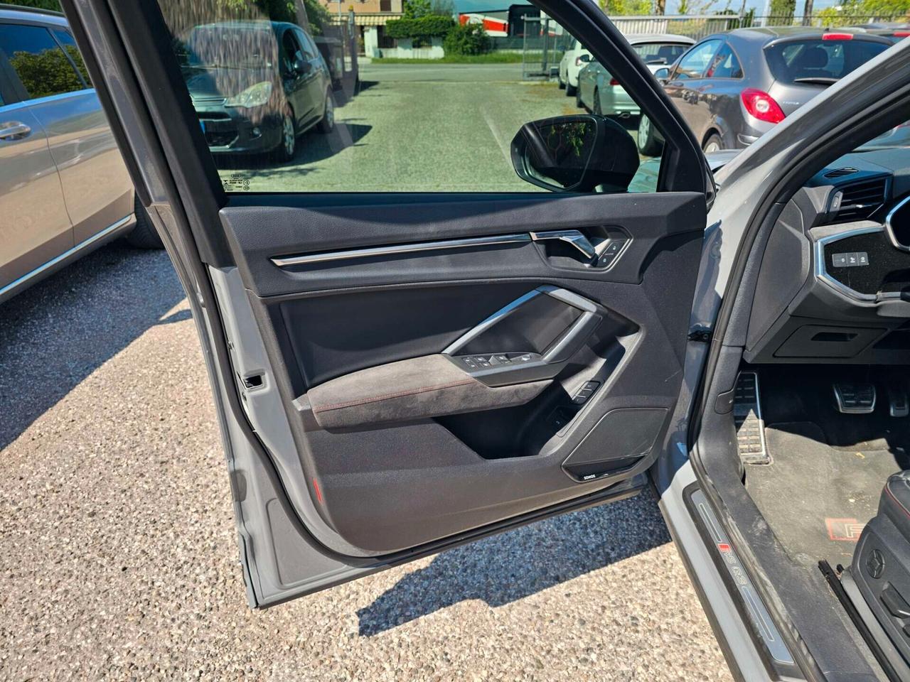Audi Q3 RS quattro S tronic