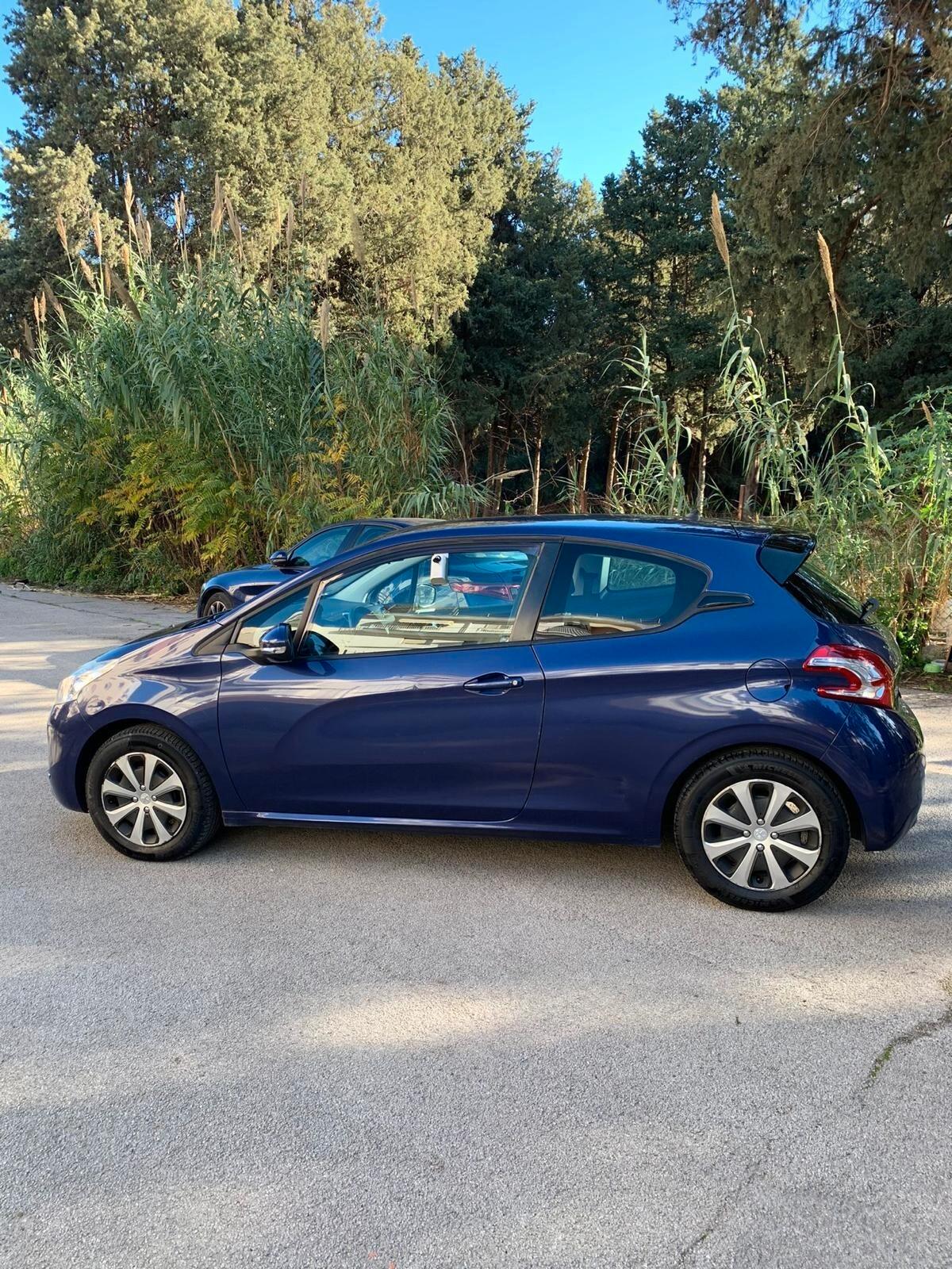 Peugeot 208 1.4 HDi 68 CV 3 porte Allure