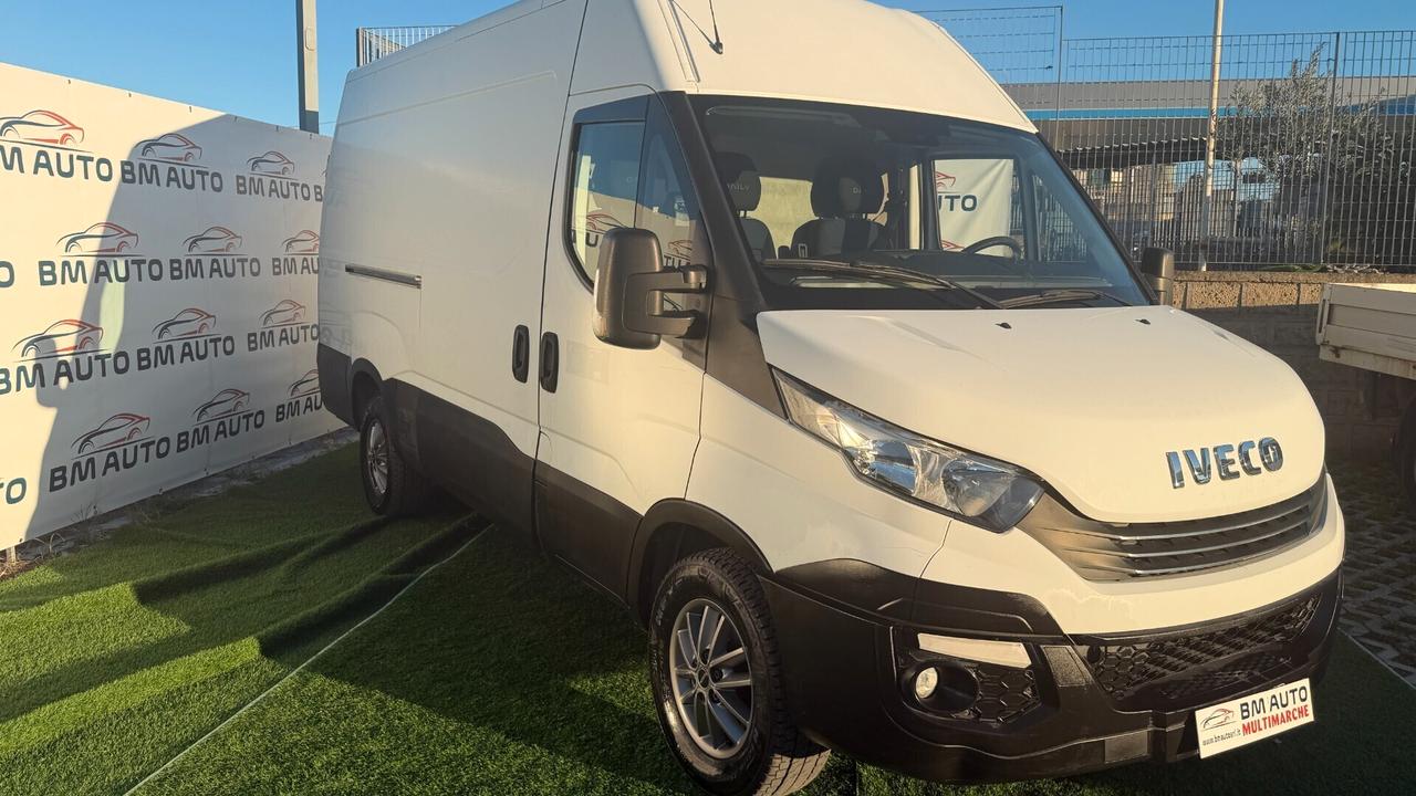 Iveco Daily CAMBIOAUTO MATICO 35S14 2.3 HPT PLM Cabinato