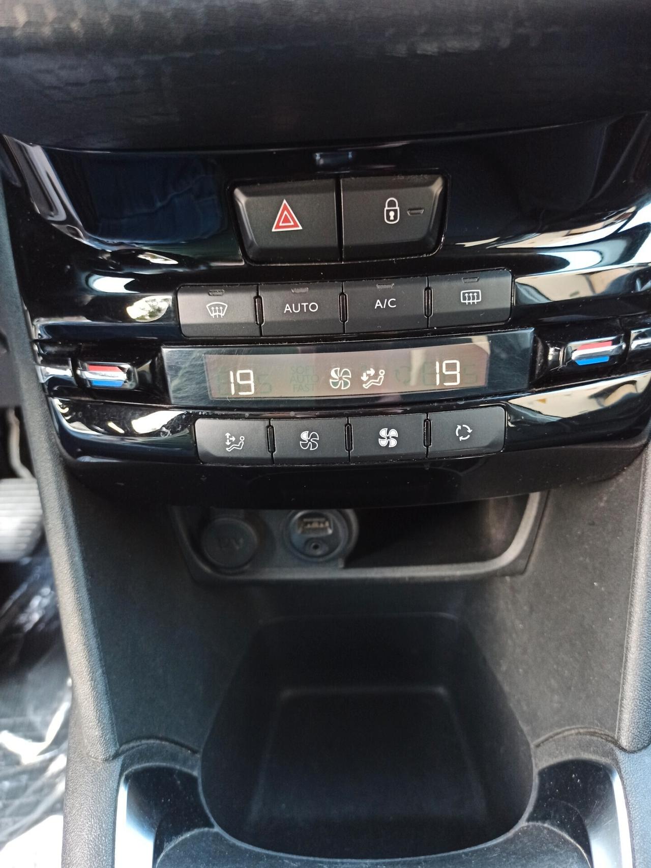 Peugeot 208 1.6 BlueHDi 75 cv 5 porte Allure