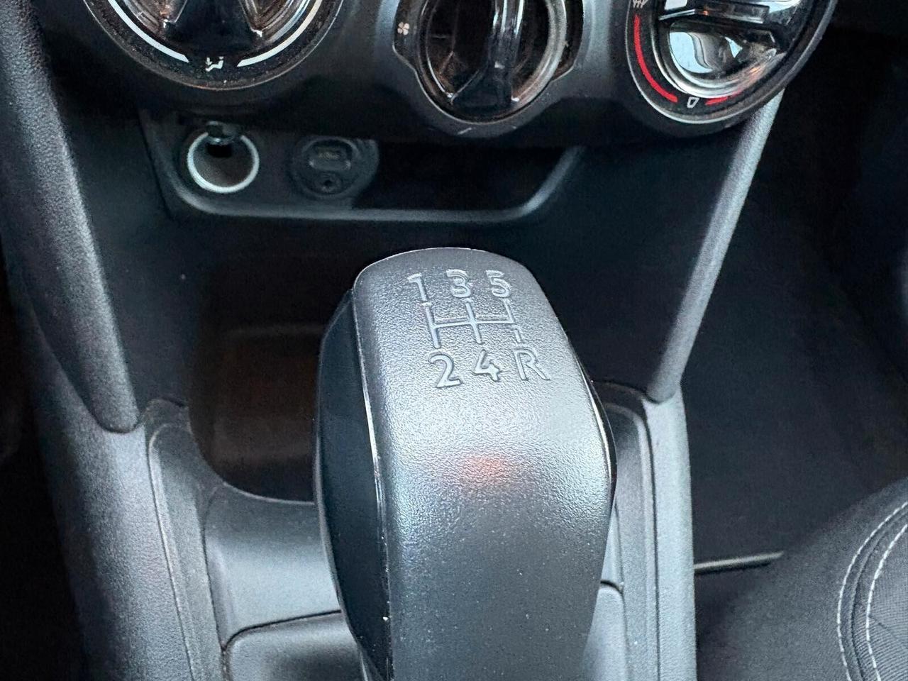 Peugeot 208 ACTIVE 1.4 HDi 68 CV 5 porte