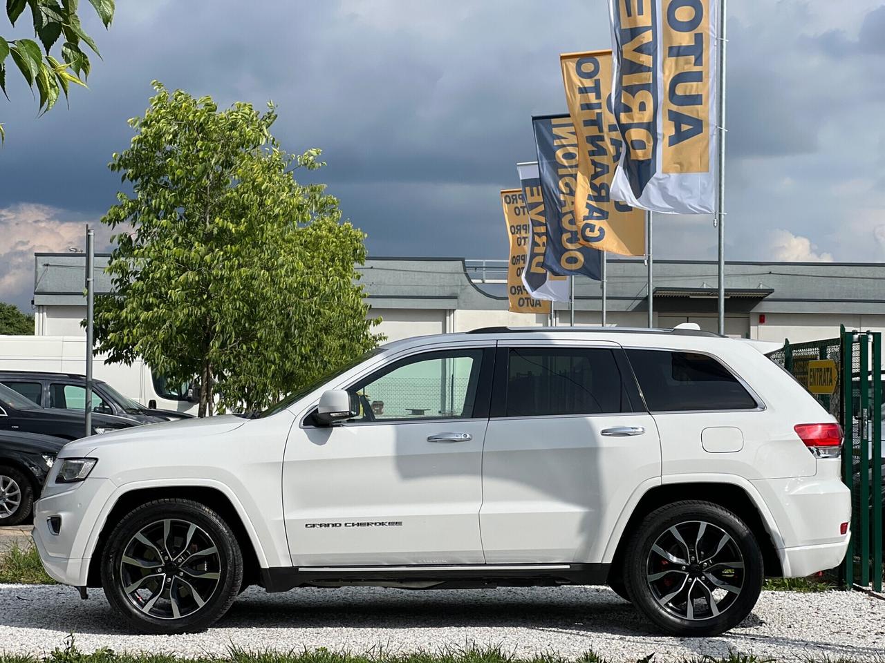 Jeep Grand Cherokee Overland FULL-OPTIONAL