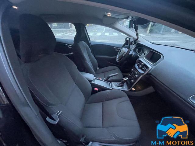 VOLVO V40 Kinetic con 12 mesi garanzia