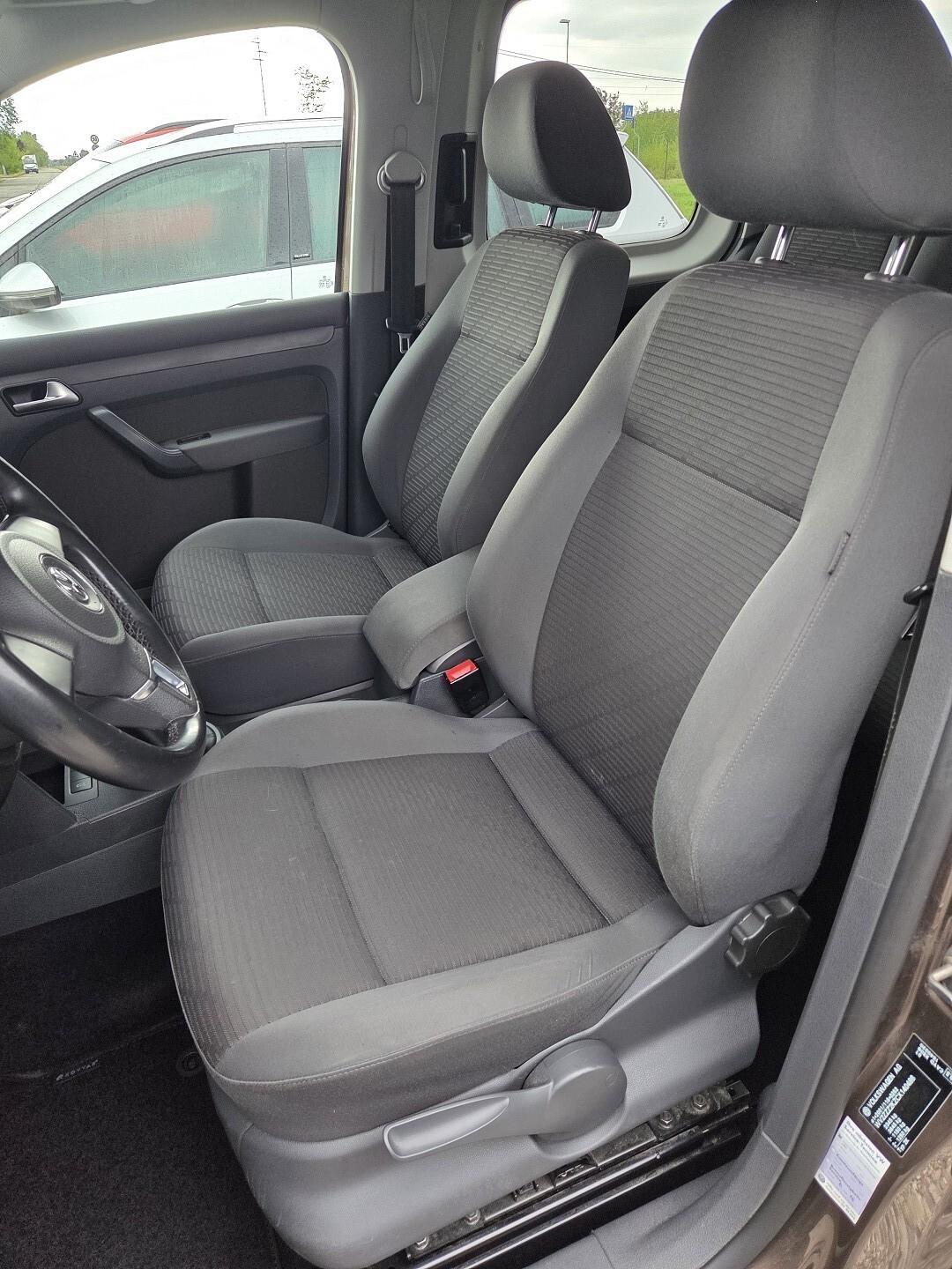 VOLKSWAGEN CADDY 1.6TDI 102CV 7 POSTI